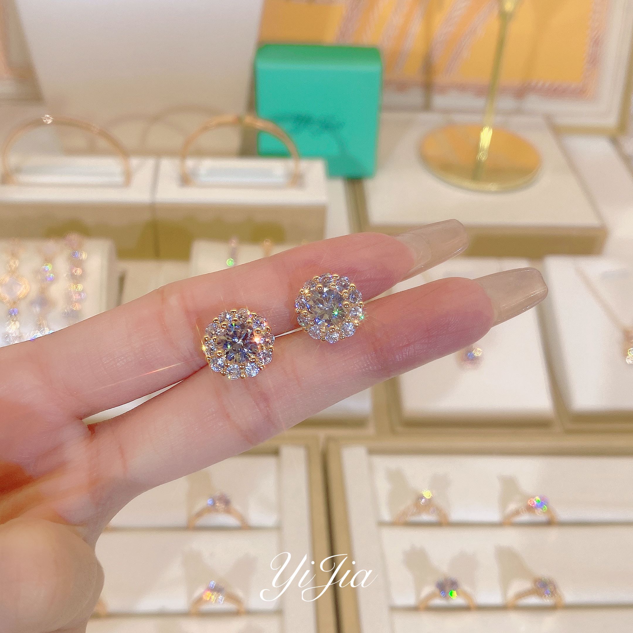 铜合金合成锆石耳饰 时尚轻奢气质花蕾耳钉FS694香槟色