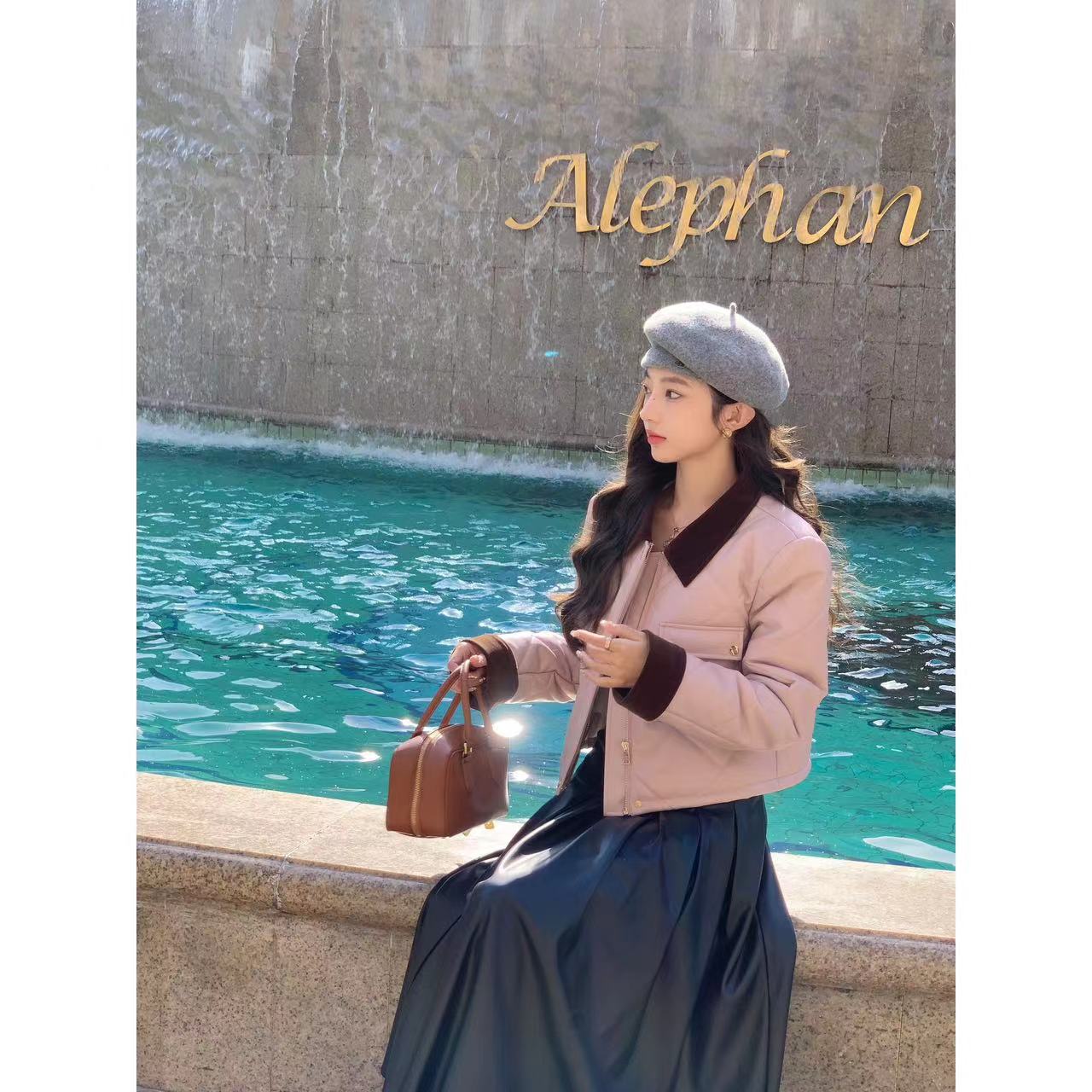 宋仁何12月21号晚上7点开抢【水波温柔】菱格PU丝绒拼接领外套