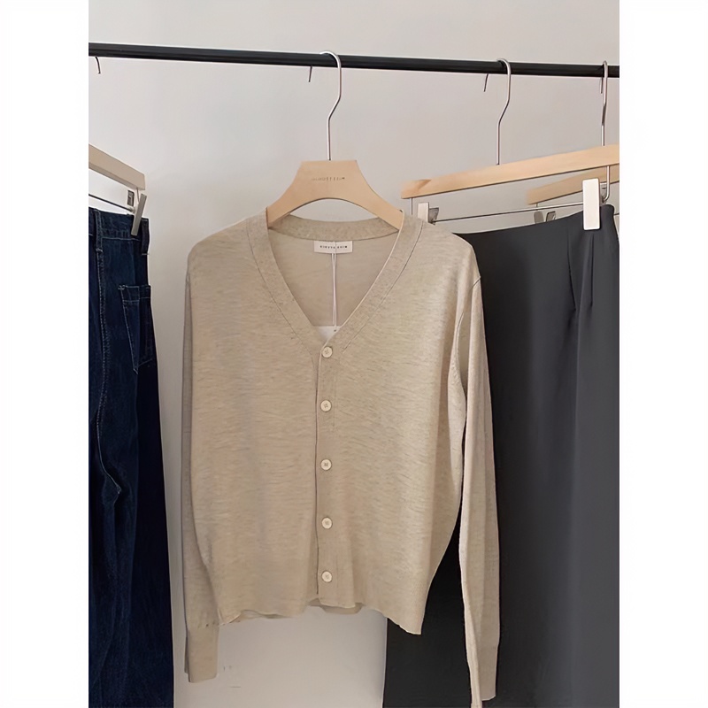 法式网红高级感v领长袖针织衫女秋冬时尚百搭纯色毛衣外套上衣