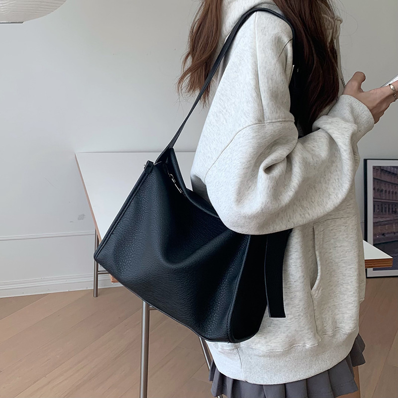 韩版大容量包包女2023新款百搭邮差包单肩包宽肩带斜挎包通勤托包