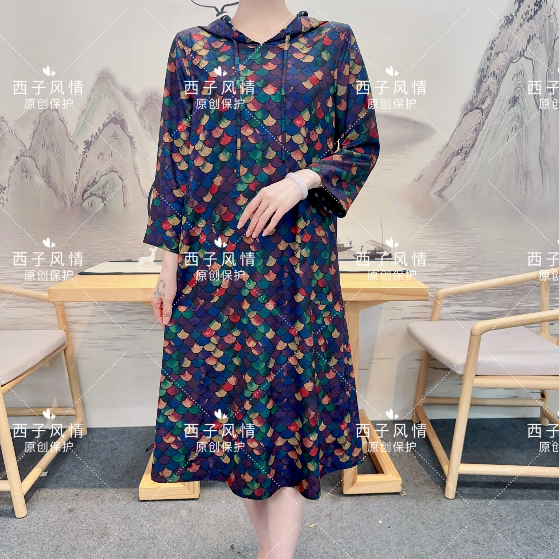 西子风情 七彩鱼鳞蓝波点单层双面双穿连帽裙