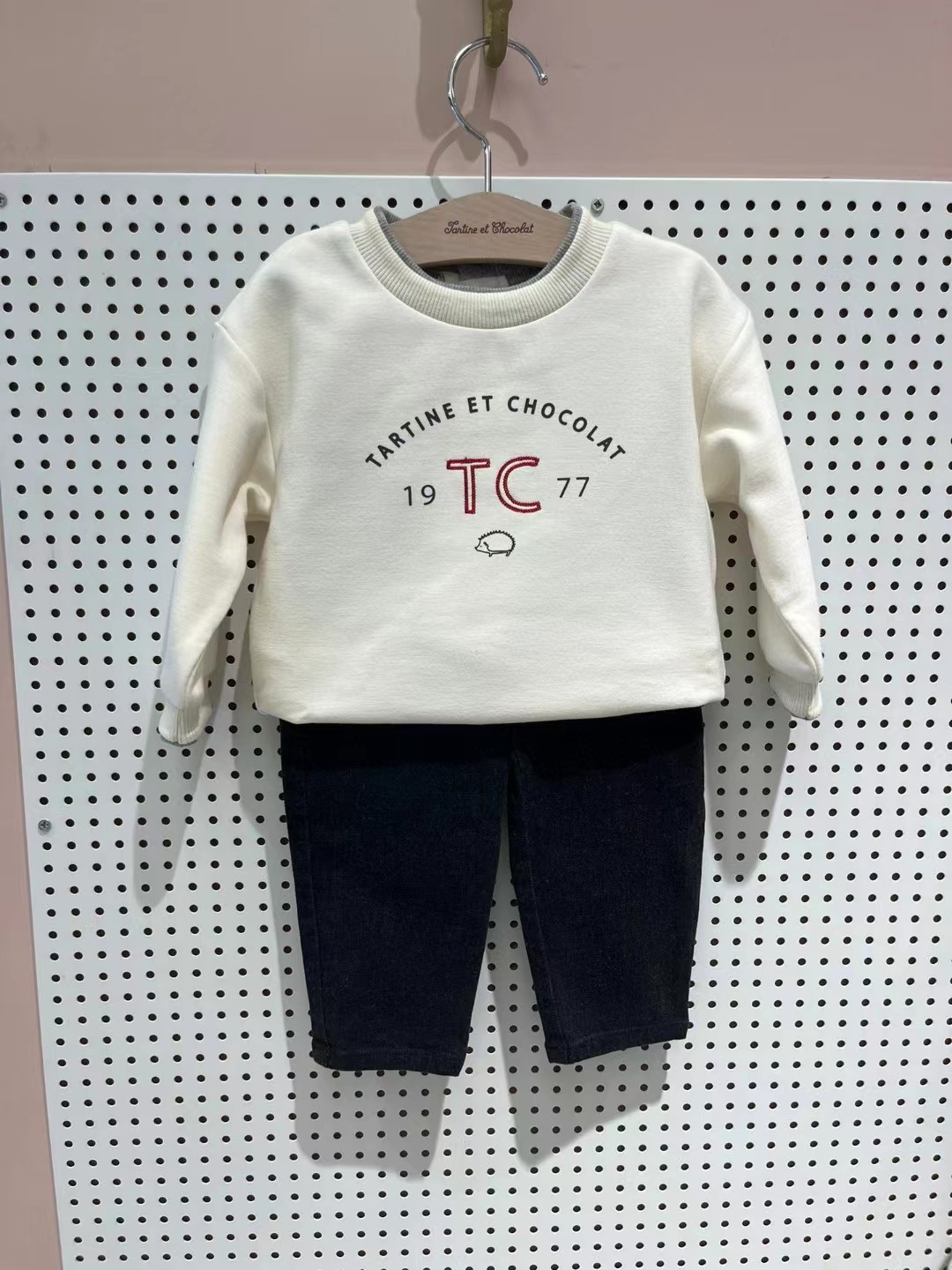 TZ1501 儿童TC字母刺猬刺绣白套装