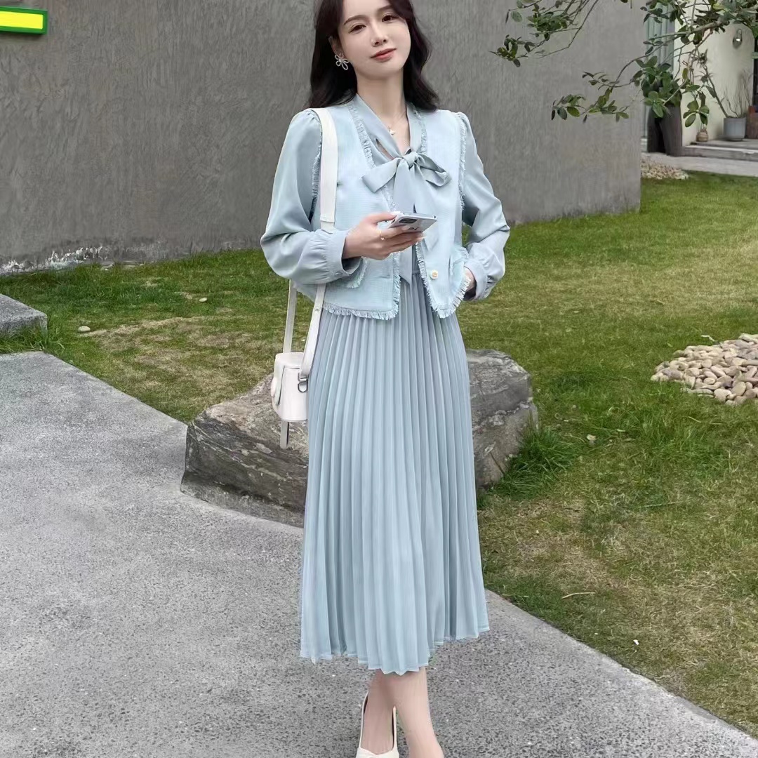 E8150【新款】时尚马甲小香风长袖浅蓝色裙子两件套