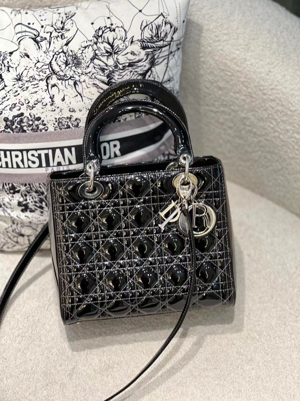 95新 Dior/迪奥 dior戴妃五格漆皮黑银斜挎包/改色/无公价/严选