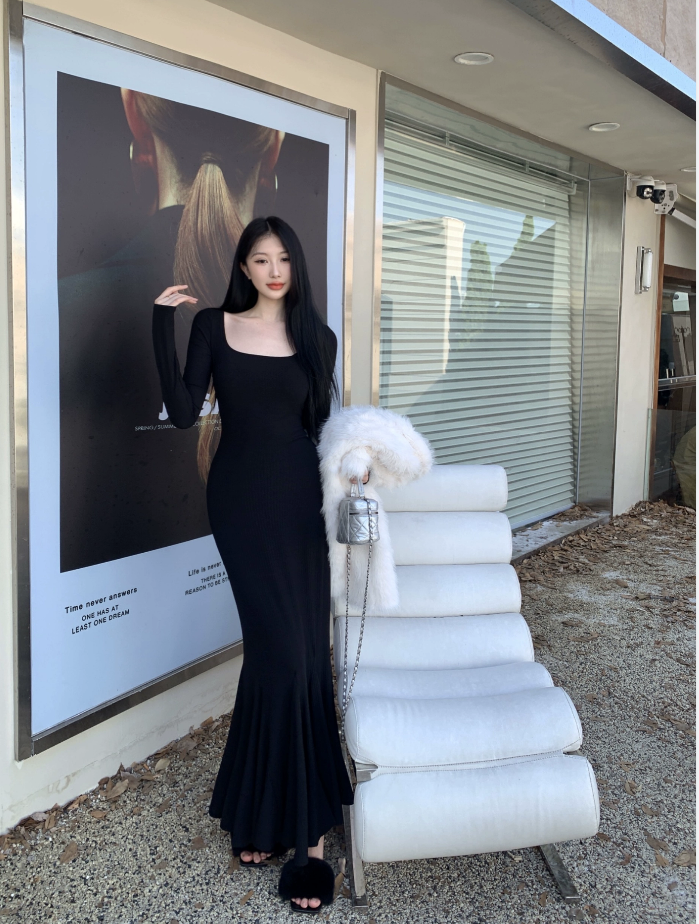 长袖方领连衣裙女秋冬季纯欲风性感紧身包臀裙子高个子长款鱼尾裙