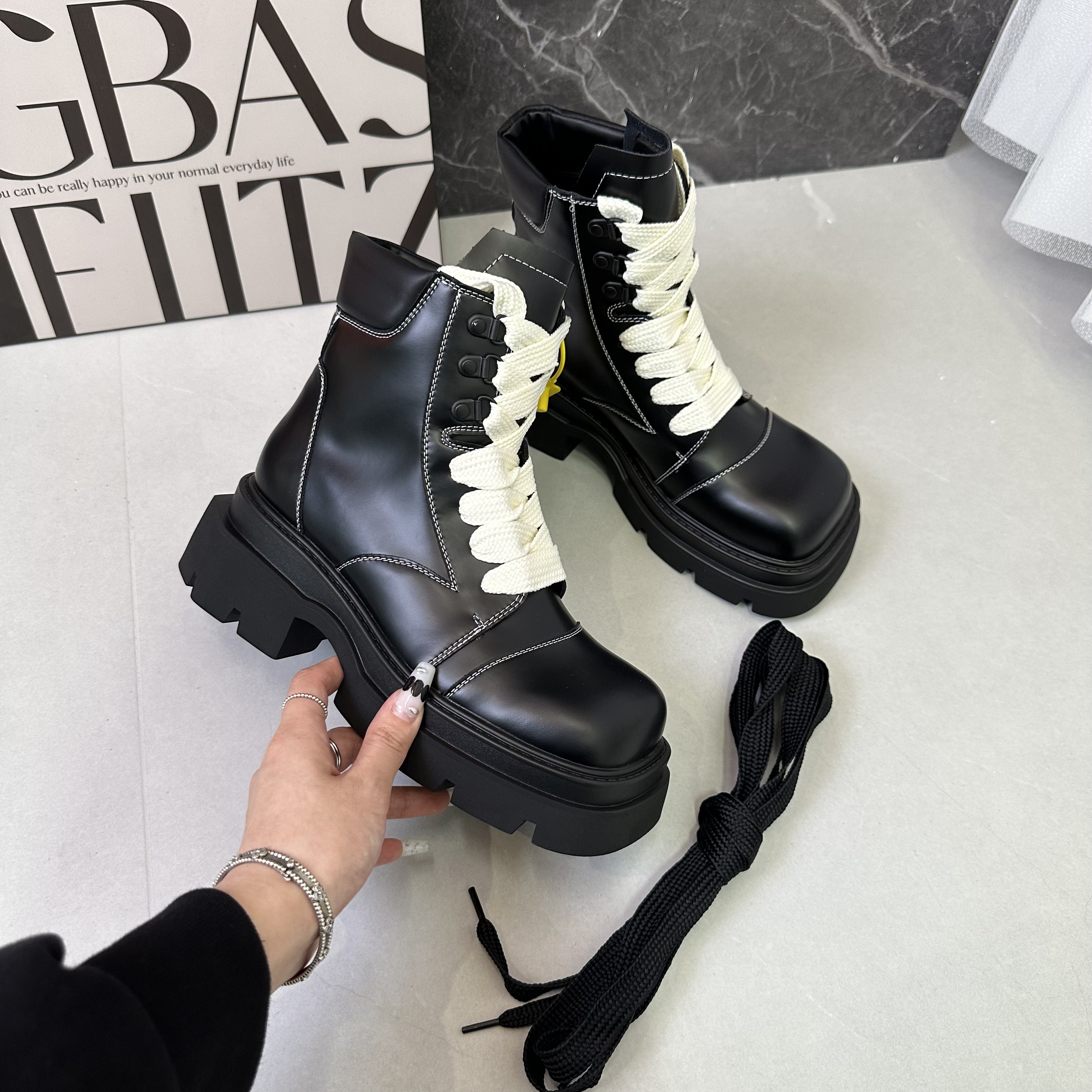 【JOEY】春季厚底百搭复古马丁靴女时尚潮流舒适潮靴 02671