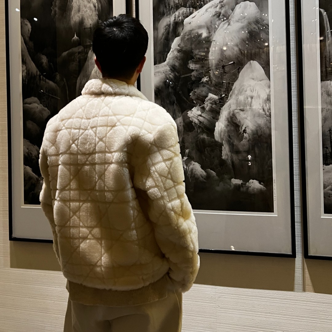 意卡伦萨23FW白色藤格纹冬季翻领夹克外套SM11318