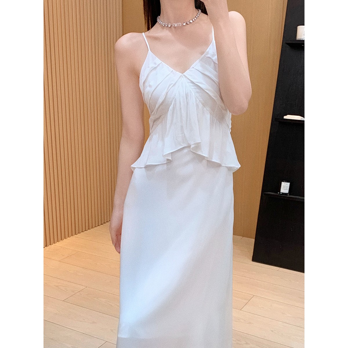 FORNI【银河纪元】小众包臀时尚设计感露背气质法式V领素雅连衣裙