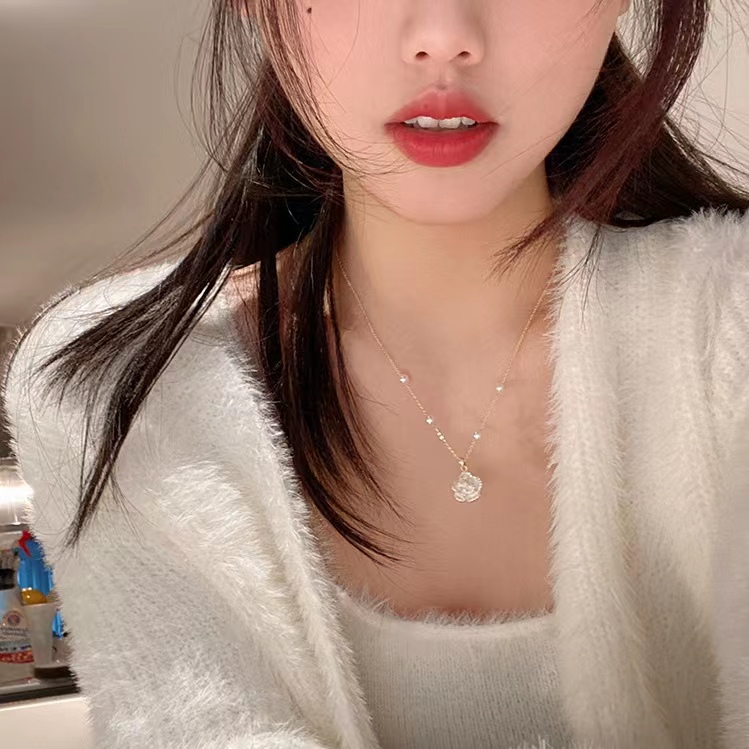 山茶花珠珠项链女2023年新款网红轻奢小众高级感气质锁骨链配饰