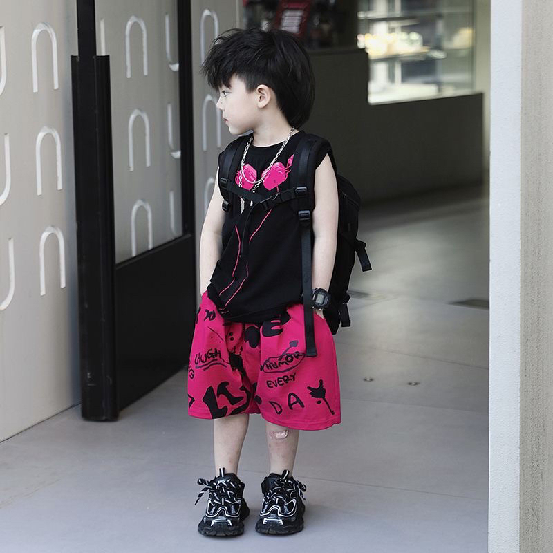 男童夏装套装2024新款儿童韩版痞帅炸街背心火龙果色字母满印短裤
