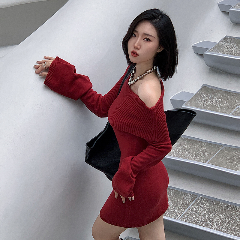 十三粥私服 圣诞热红酒 冬季新款修身显瘦性感一字肩针织连衣裙女