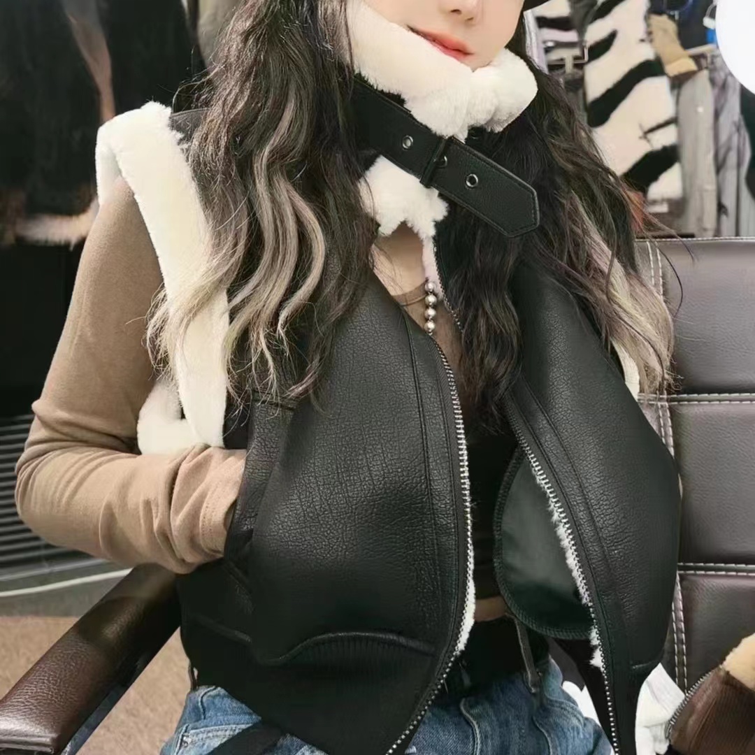 2023显瘦休闲马夹时尚棒球马甲秋冬新款毛毛拼PU个性短款马甲