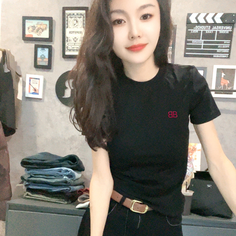 2024新款棉质短袖T恤显瘦时尚百搭洋气修身刺绣圆领简约风打底衫