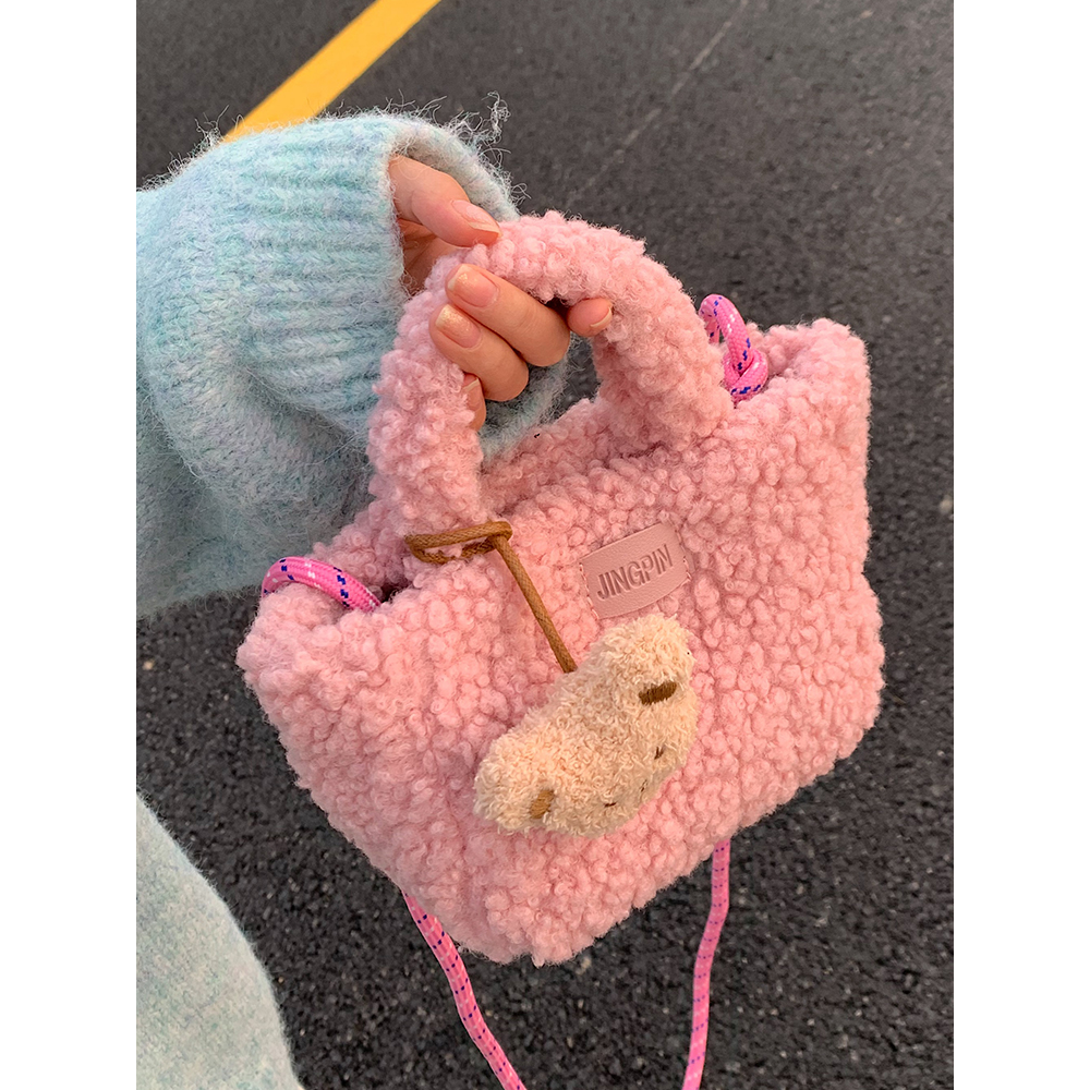 羊羔毛毛绒包包女秋冬百搭2023新款小众设计斜挎包女士手提水桶包