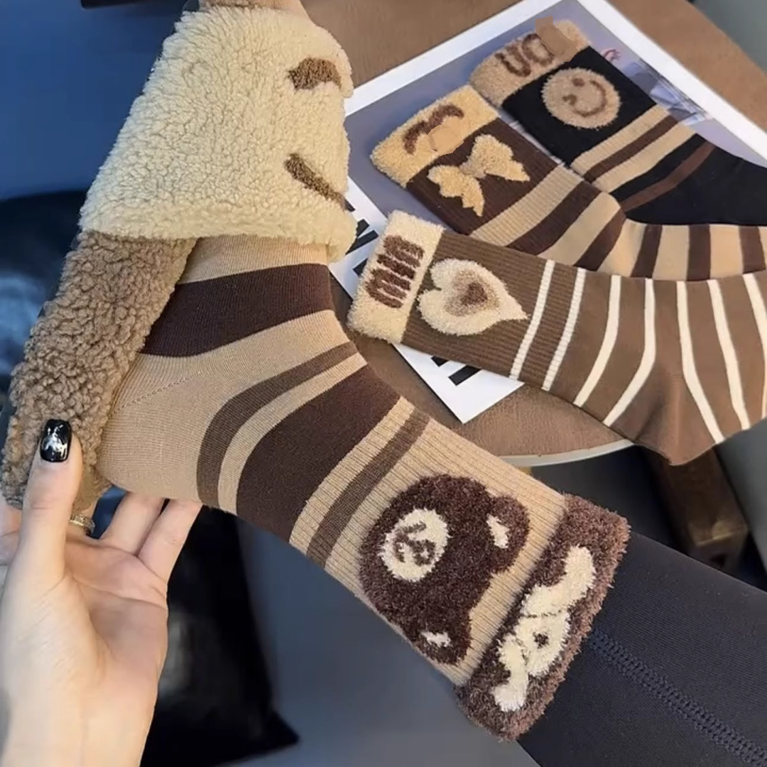 秋冬泰迪绒袜子小熊女高筒条纹新款ins字母百搭堆堆袜个性中筒袜