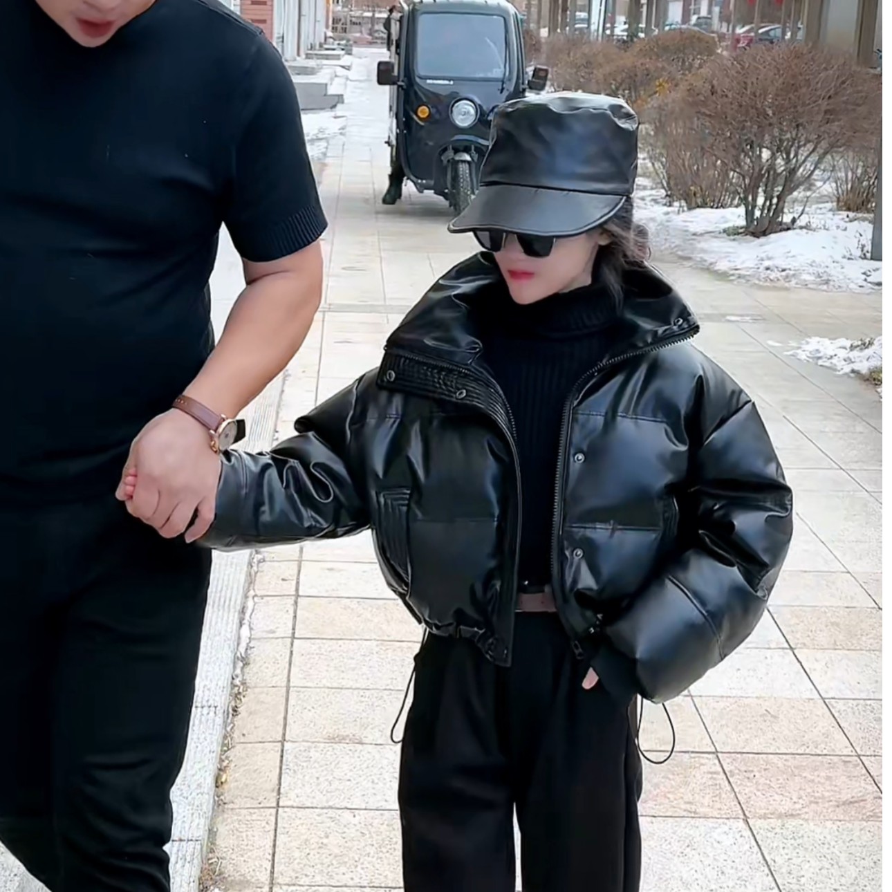 女童羽绒服冬装2023新款网红小女孩加厚皮衣儿童短款白鸭绒外套潮