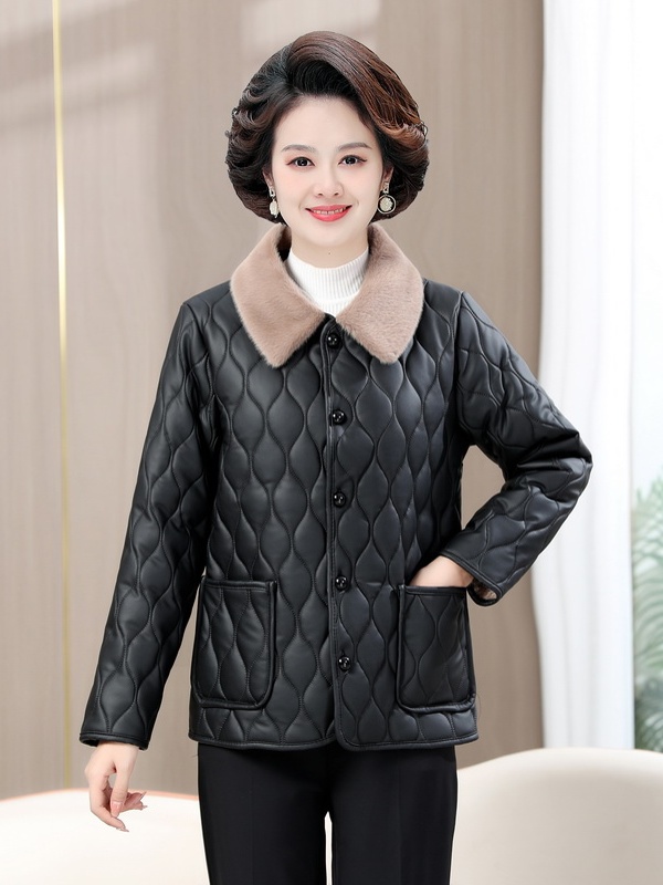 妈妈冬款外套中老年妈妈装皮衣保暖洋气大码加绒加厚毛领皮衣棉袄