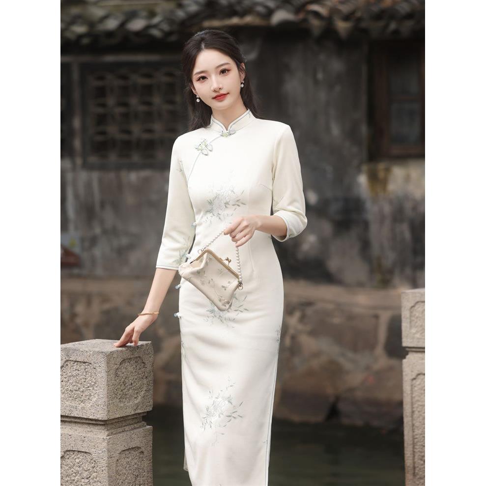 2023秋冬季新款 雪尼尔刺绣侧八扣长款旗袍立领连衣裙新中式旗袍