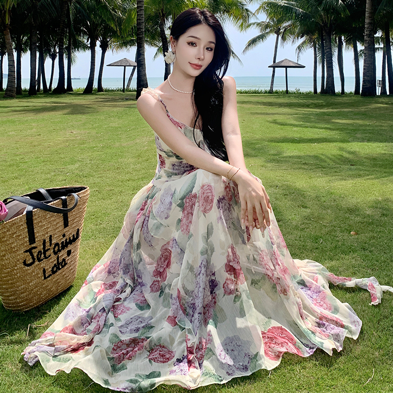 度假风旅行穿搭吊带碎花连衣裙女夏季新款气质显瘦超仙不规则裙子