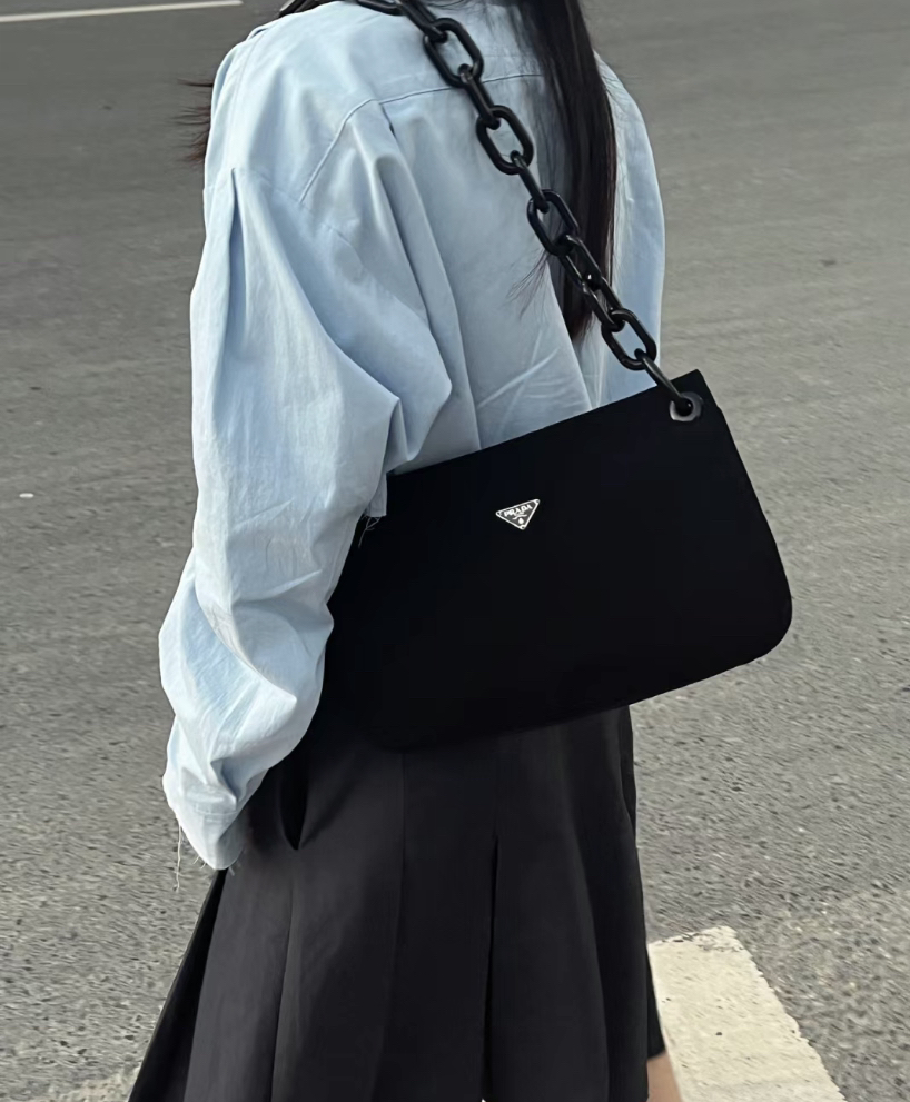95新 Prada/普拉达 3490 黑色亚克力链条马鞍斜挎包时尚休闲单肩