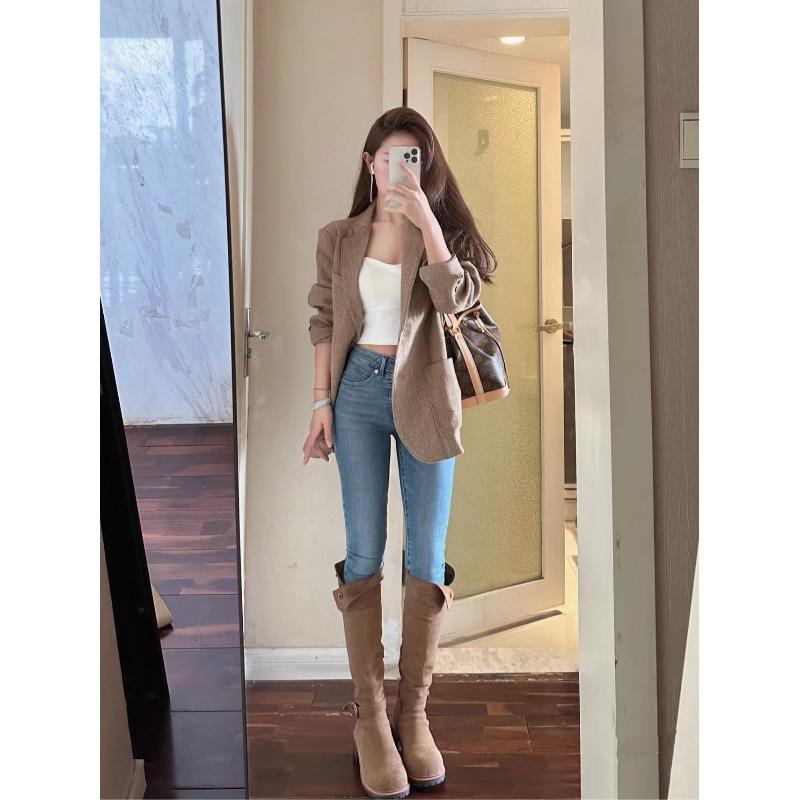 秋季小个子茶系穿搭西装外套吊带牛仔裤气质轻熟高级感两件套装女
