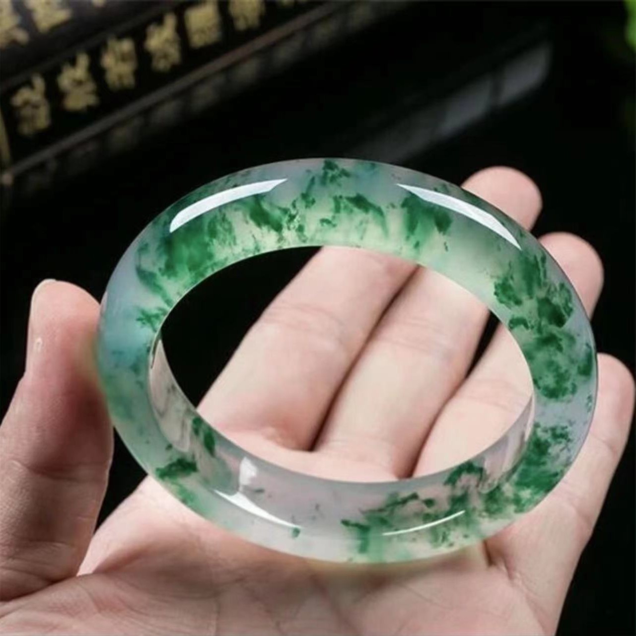 正品时尚精美冰透飘花翠色少女女款手镯正圈女贵妃飘花玉镯送情人