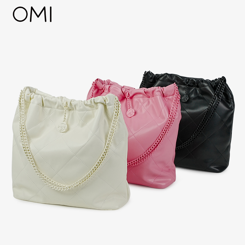 OMI/欧米慵懒风大容量休闲百搭轻奢纯色多巴胺菱格褶皱竖款水桶包