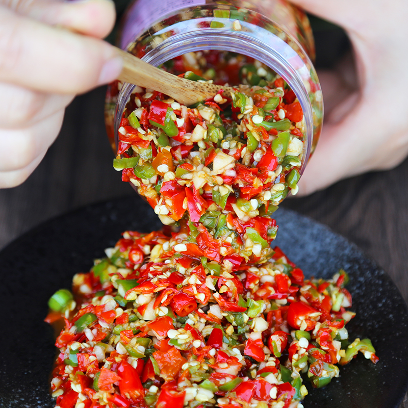 剁辣椒辣椒酱香辣下饭菜湖南特产青红双色开胃小米椒蒜香辣椒酱