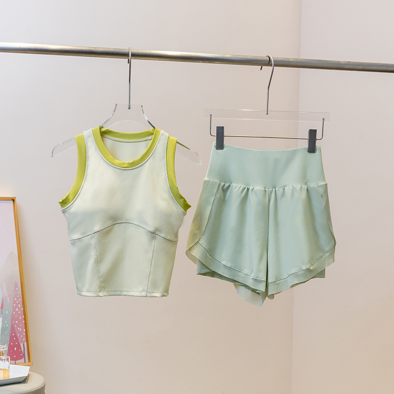 运动背心女夏专业瑜伽服带胸垫紧身短裤外穿跑步速干无袖健身套装