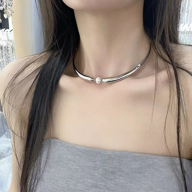 钛钢仿珍珠项链 欧美冷淡风几何弯钩珍珠项链轻奢颈链锁骨链