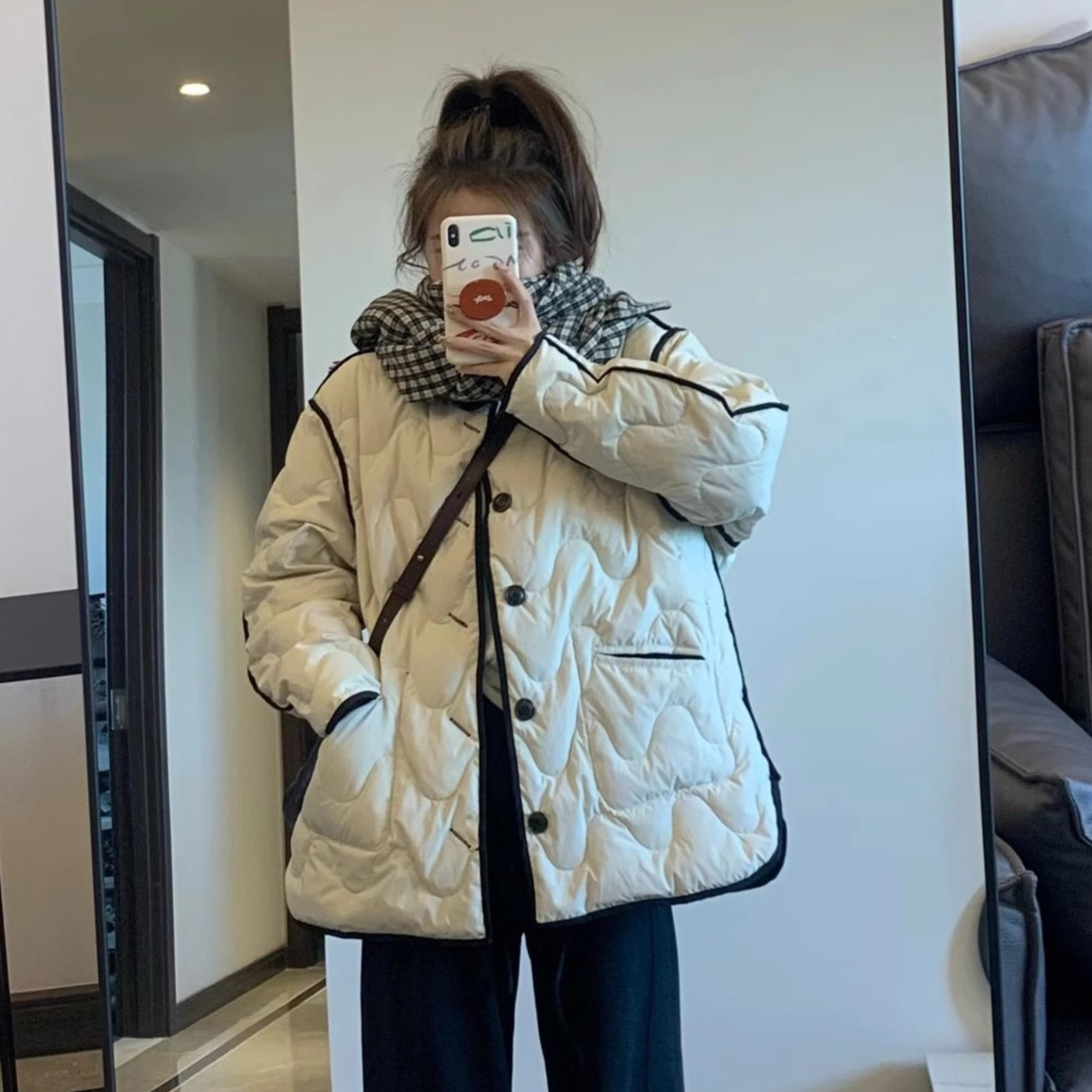 慕斯礼赞 / 敲有型的小香风明线羽绒服5328