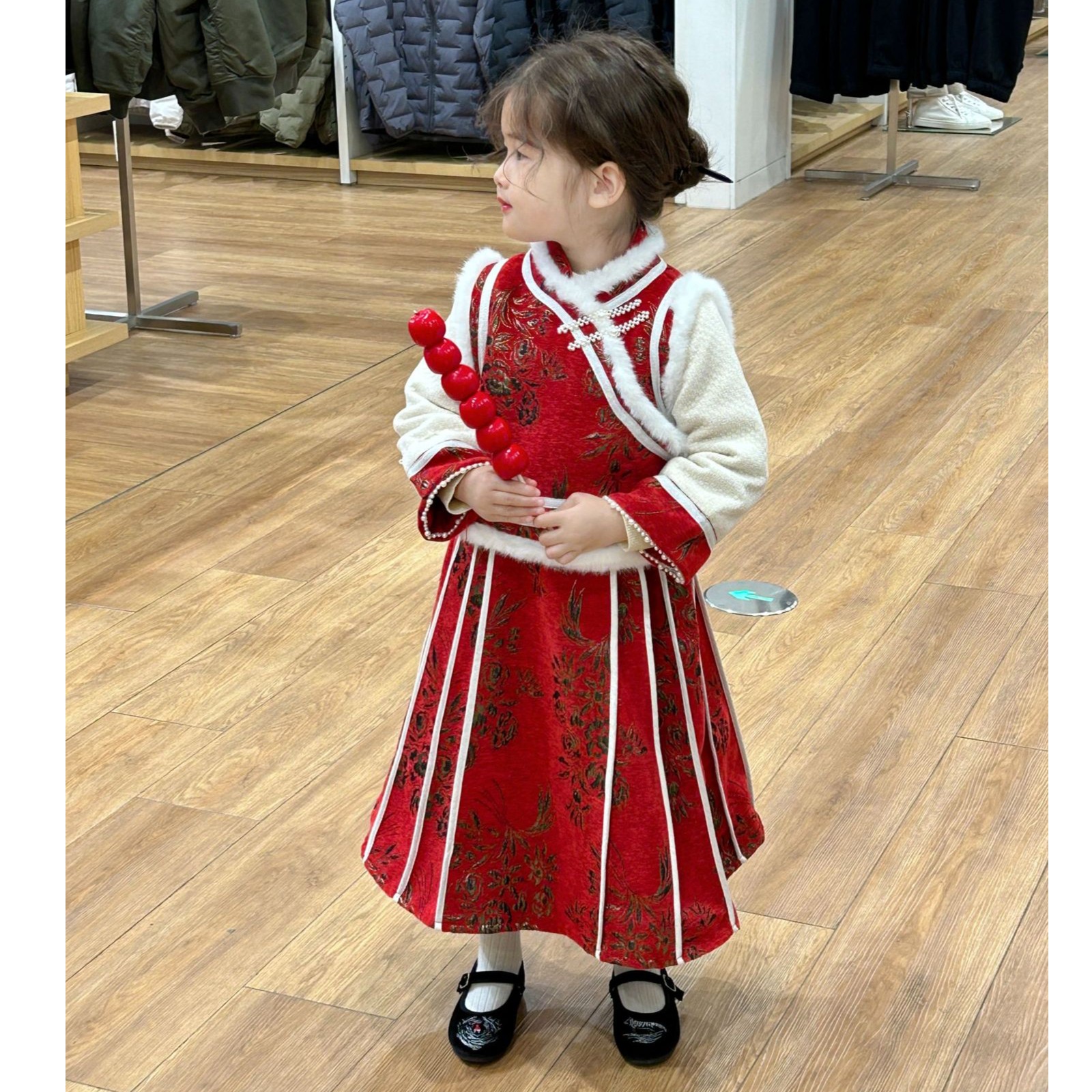 《现货》2024冬季新款女童新中式盘扣旗袍上衣+织金马面裙拜年服套