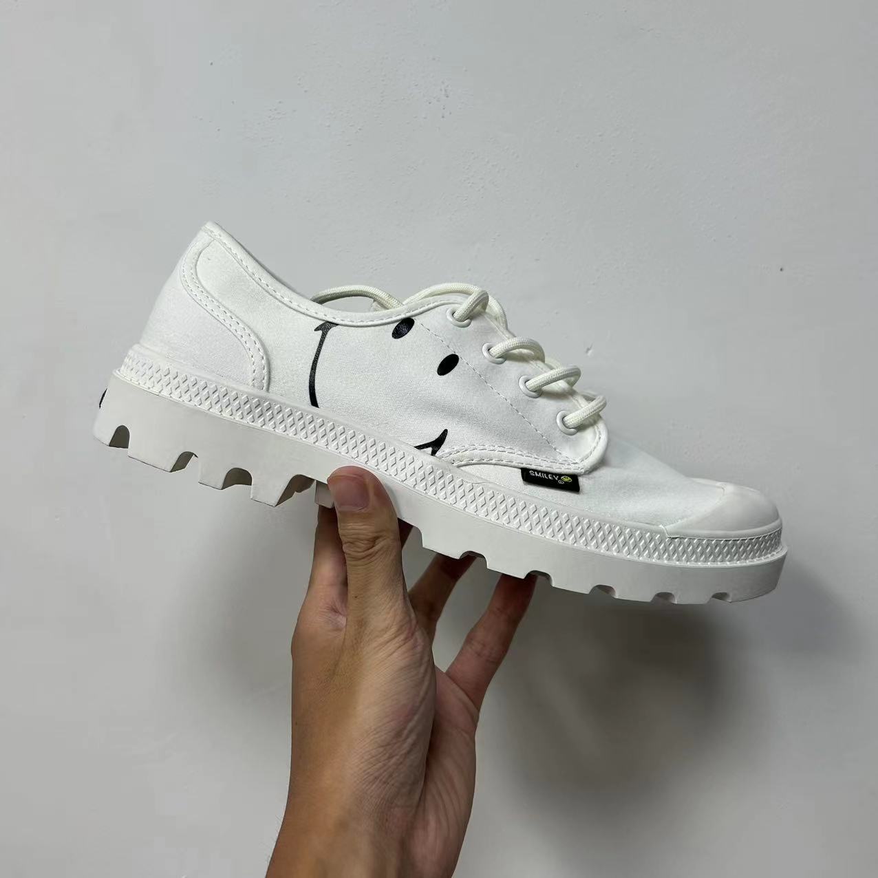 77080 低帮笑脸款潮流低帮帆布鞋