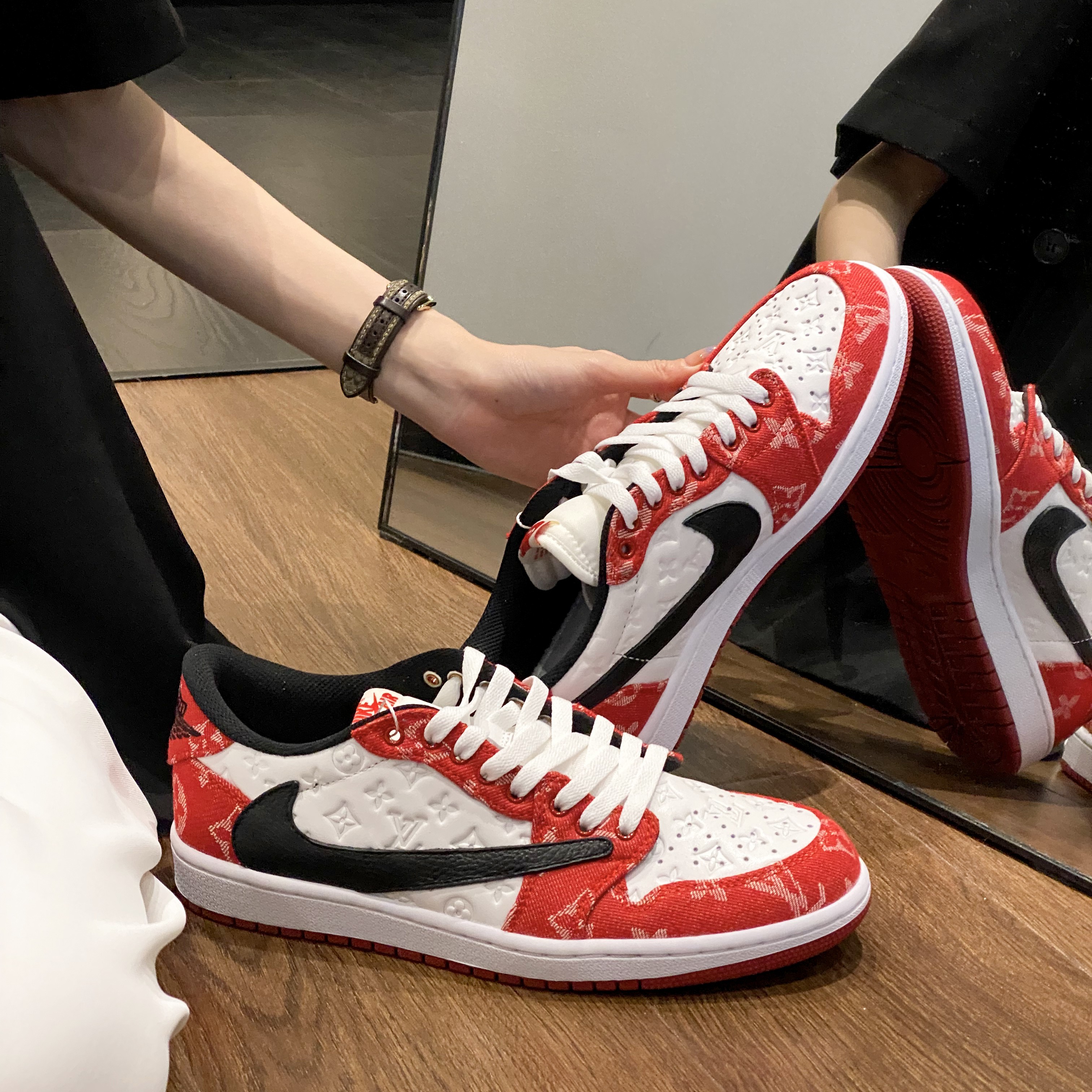 Nike/耐克 Air Jordan1 Low白红复古潮流运动休闲鞋【球鞋定制】