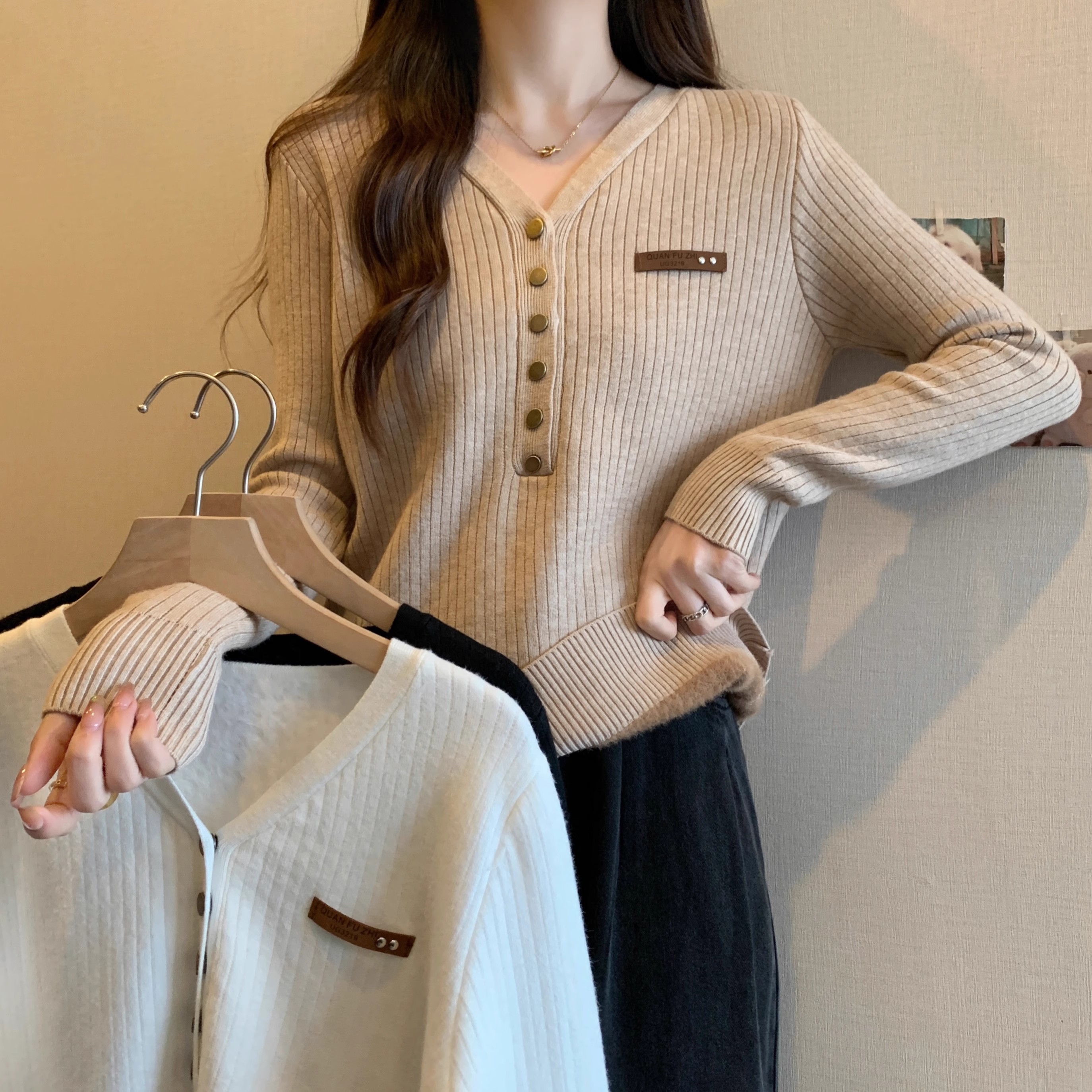 一体绒加绒加厚保暖毛衣针织打底衫女内搭秋冬季洋气修身v领上衣