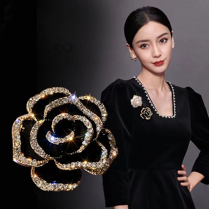 合金合成锆石胸针 山茶花胸针防走光神器设计感衣服高档气质胸花