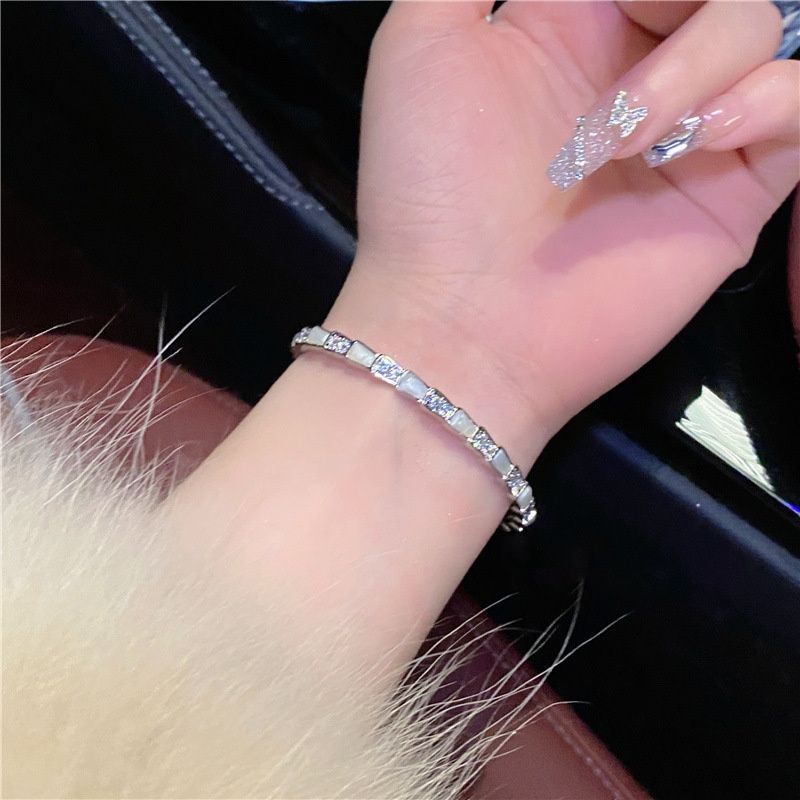 【品牌】开口女手镯锆石水晶蛇骨形轻奢小众高级感手环手链设计百搭