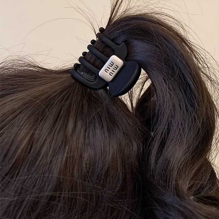 黑色磨砂字母抓夹女2024新款丸子头盘发夹后脑勺半扎高马尾夹头饰