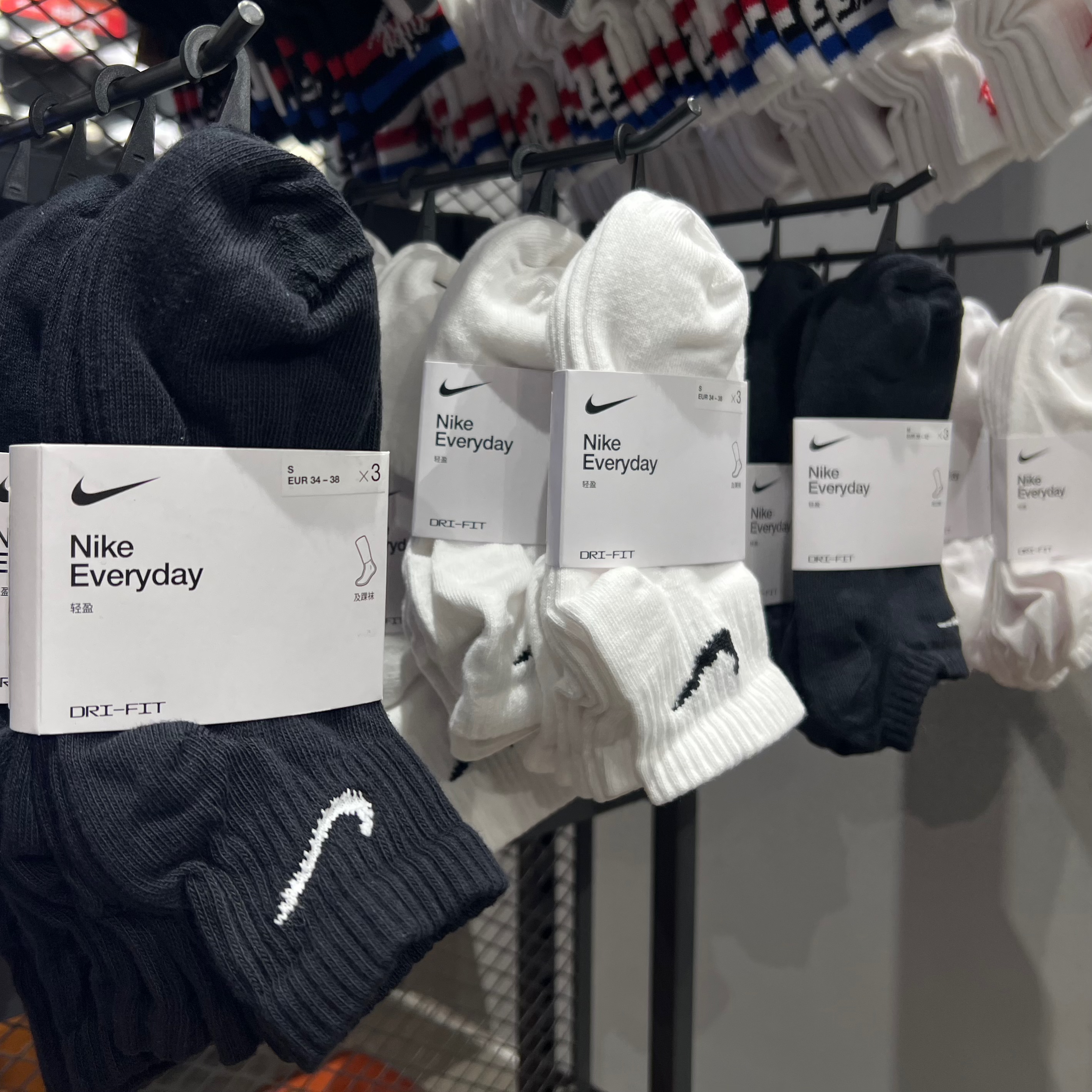 【断码清仓】Nike/耐克小Logo运动短袜薄中袜耐磨经典三双装休闲袜