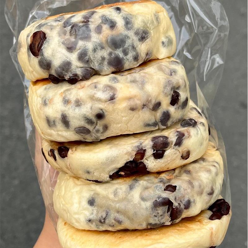 红豆乳酪包奶酪面包巧克力夹心软面包早餐食品零食奶香流心糕点