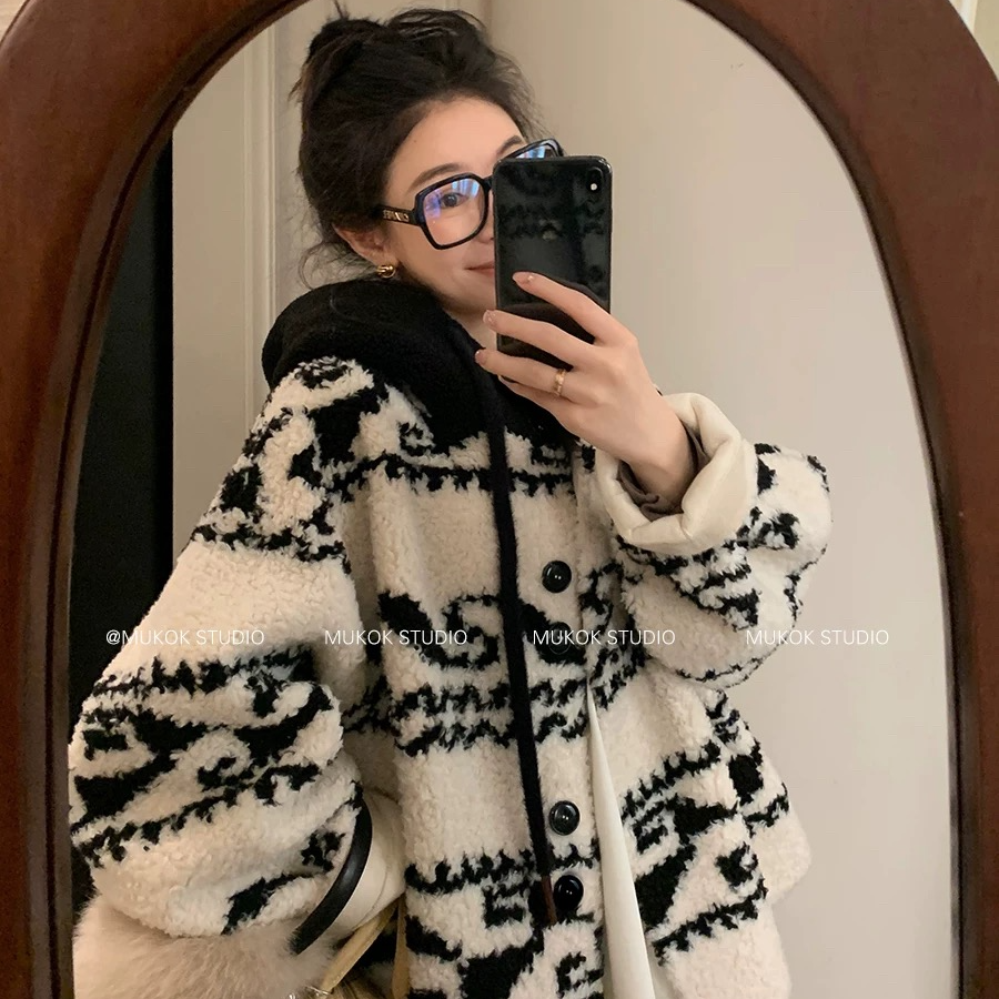 小个子仿羊羔毛短外套女高级感毛绒加厚保暖连帽上衣