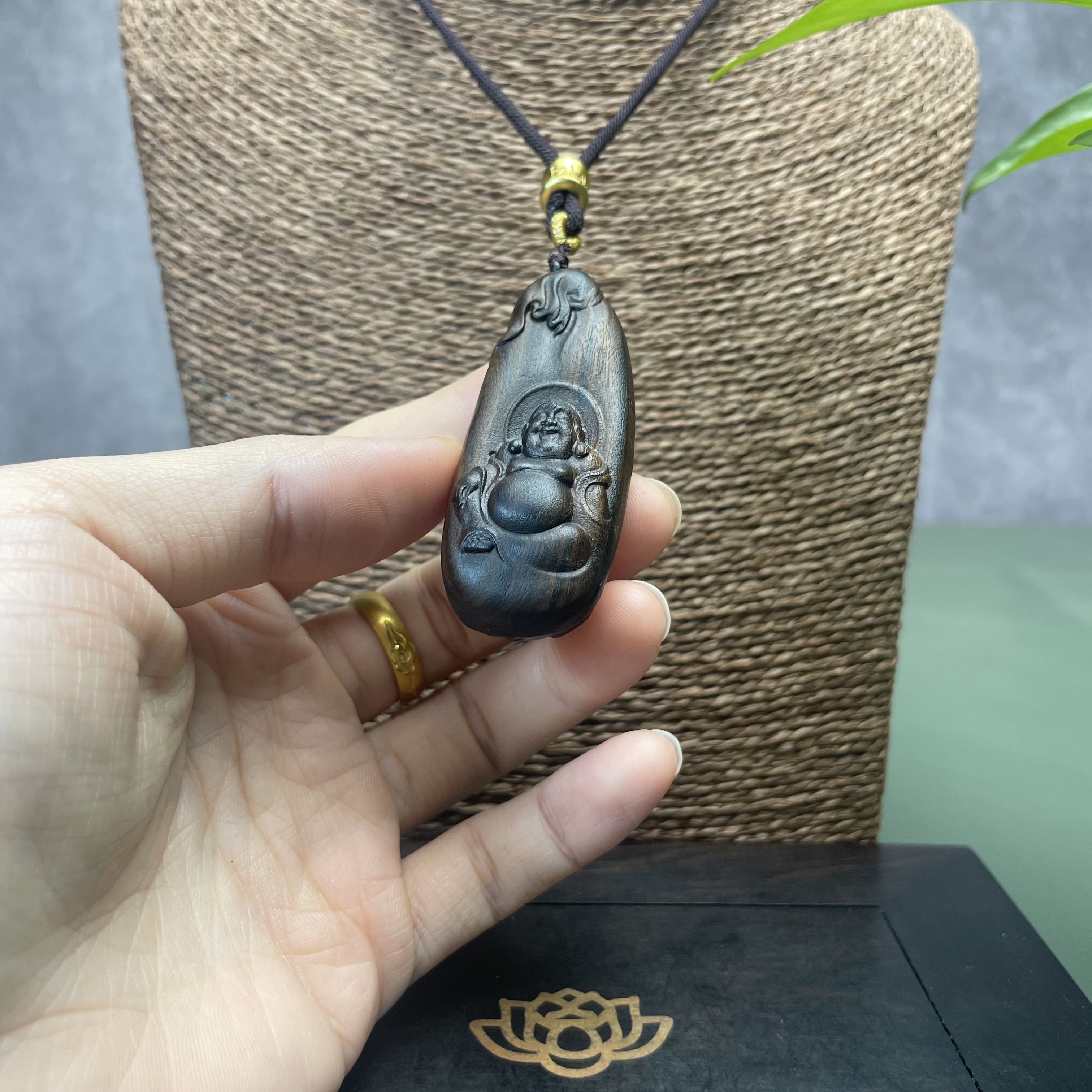 弥勒吊坠脖挂件正区达拉干天然精工原木雕刻