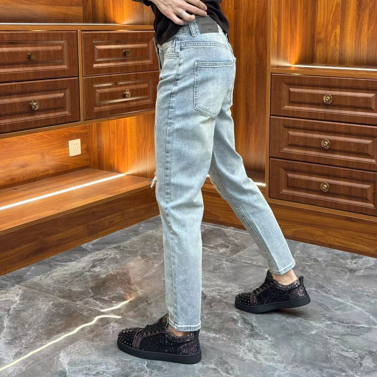 2023新款四季可穿时尚百搭休闲男士水洗假破洞牛仔裤YC8832