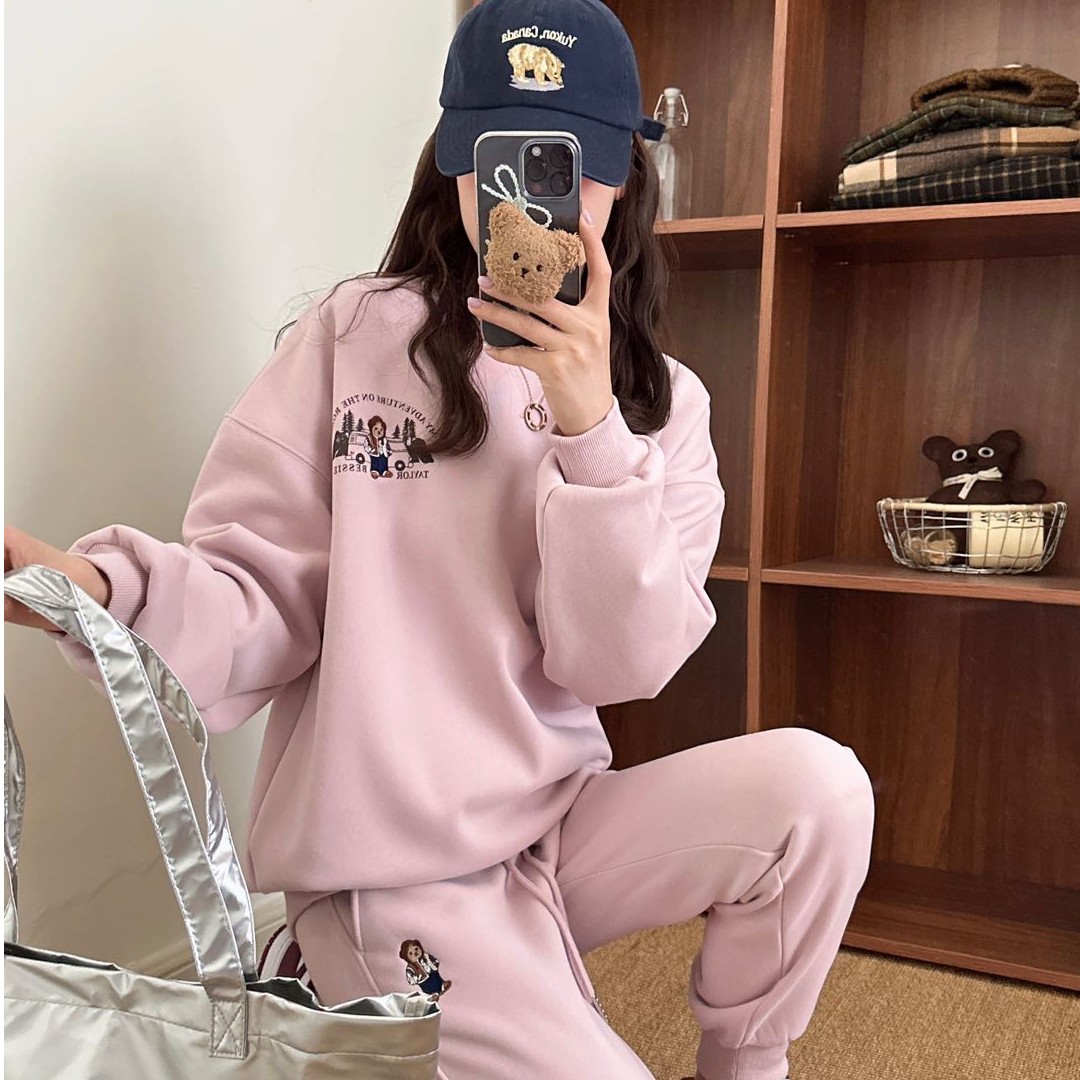 【宝藏衣橱】秋季新款 小熊刺绣圆领加绒卫衣 百搭减龄