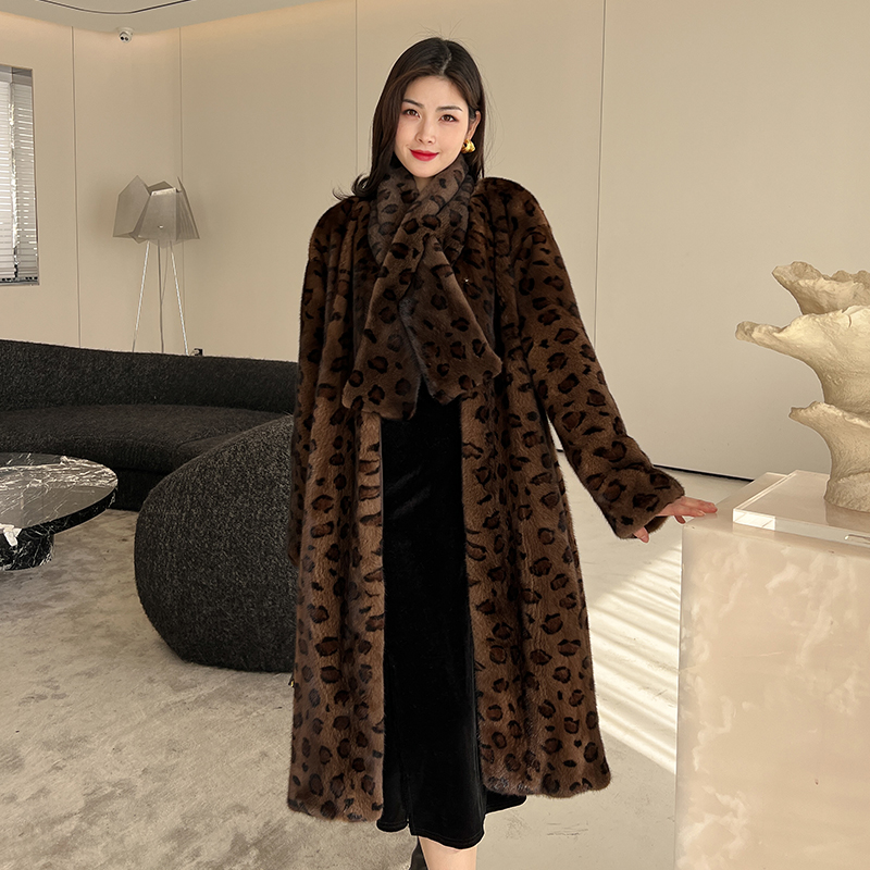 【伊兰佳人】2023海宁进口丹麦天鹅绒整貂时髦豹纹围巾长款外套气质