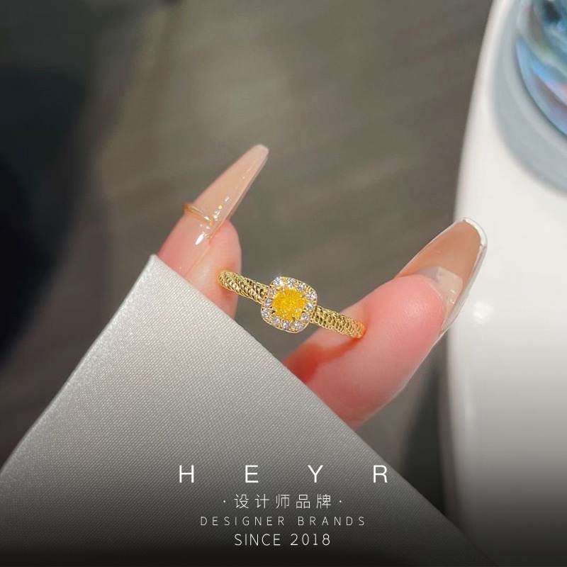 铜合金合成锆石戒指 小方糖麻花开口戒指轻奢时尚个性高级指环