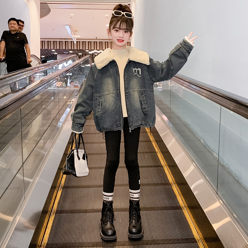 女童加绒外套秋冬装2023新款洋派儿童时髦加厚冬季中大童牛仔上衣