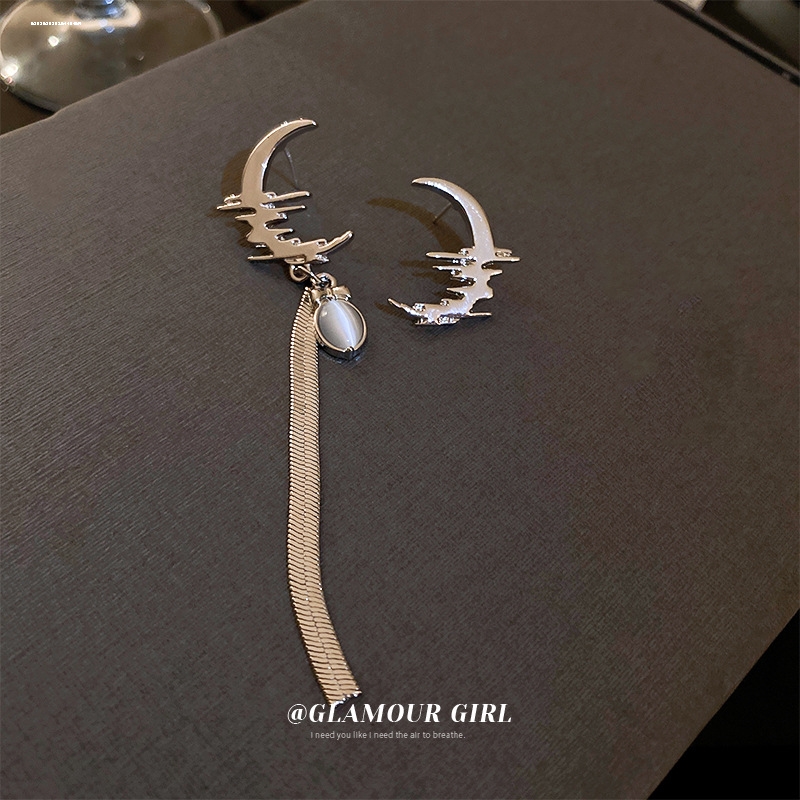 不对称月亮耳钉新款设计女气质潮简约百搭个性轻奢时尚网红显白