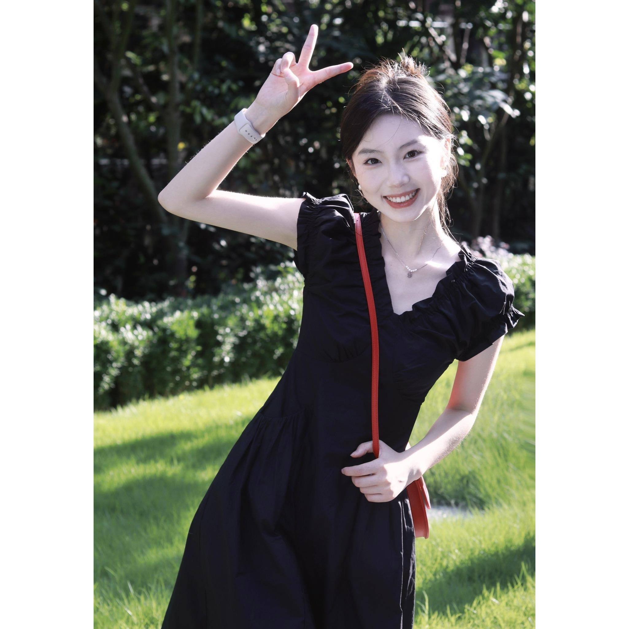 夏季黑色v领收腰连衣裙女小黑裙小个子显瘦感褶皱法式气质中长裙