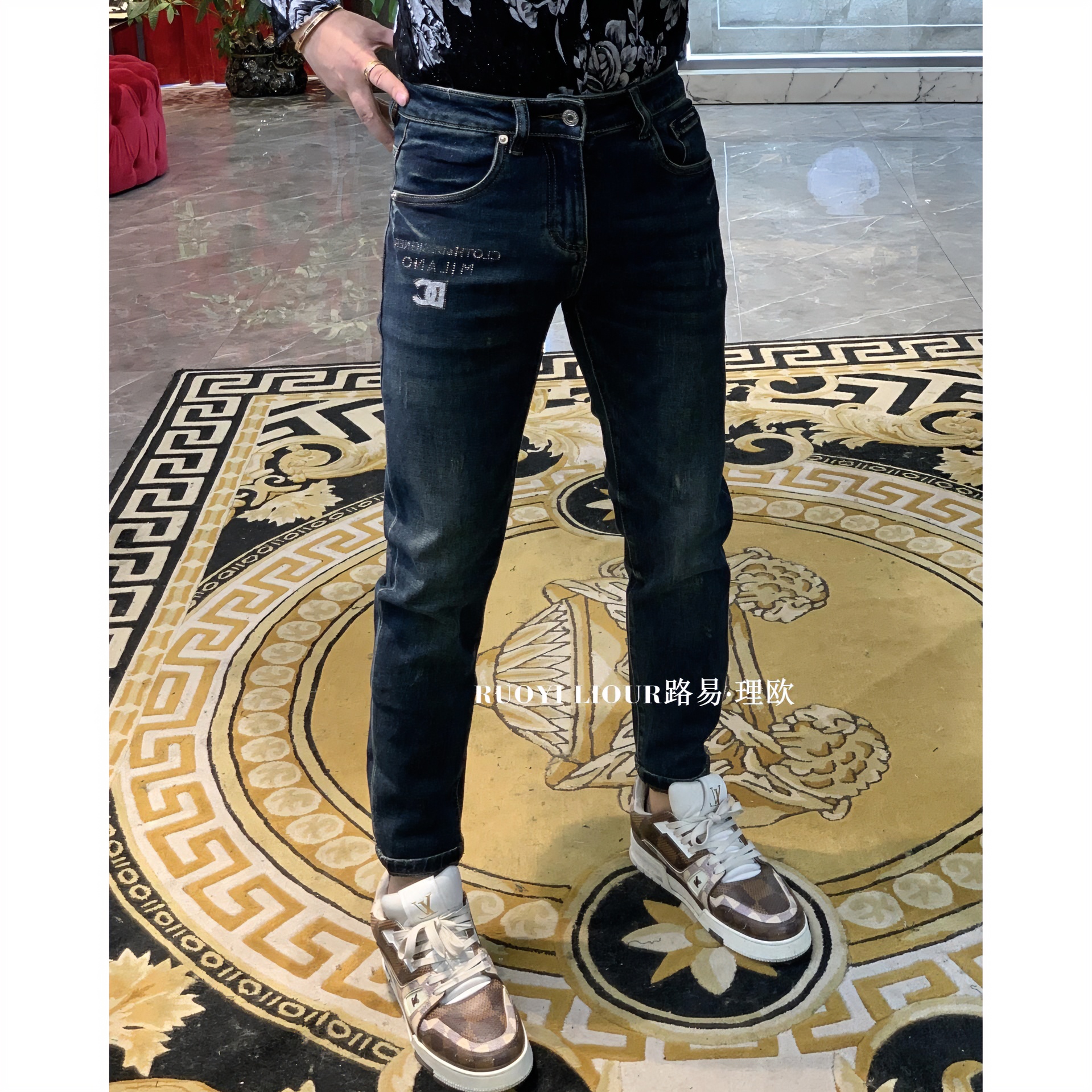 【路易理欧】    欧货时尚高端潮流修身英文DC男士小脚牛仔裤00735